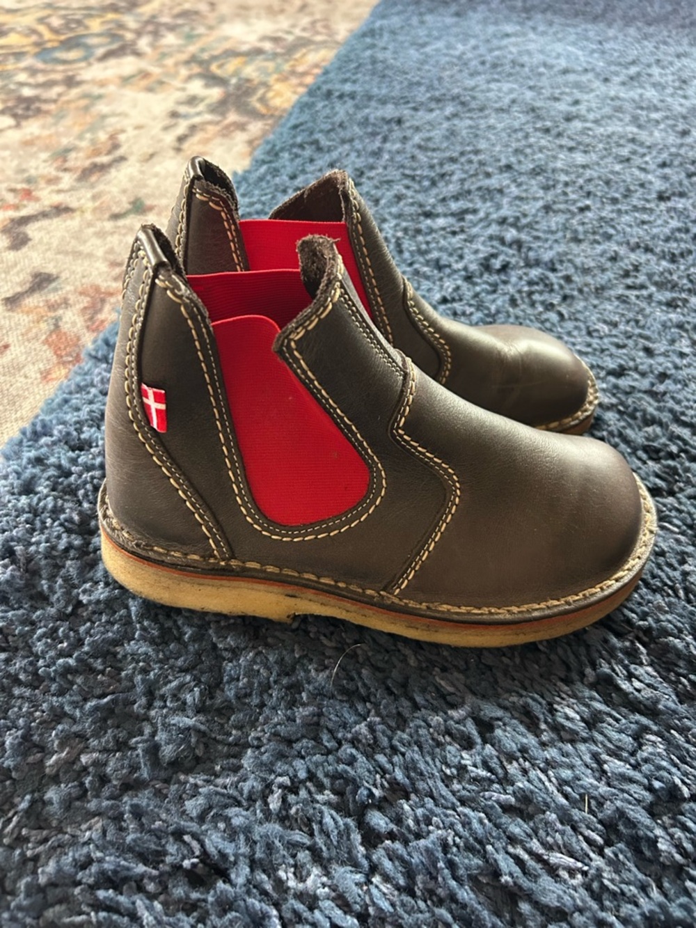 Duckfeet Chelsea Boots with Red Elastic Side Panels